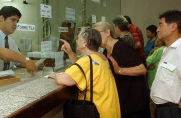 jubilados-y-pensionados-de-ips-cobraran-desde-el-23-64273_595_390_1